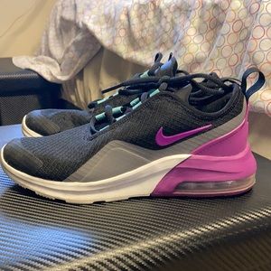 Women’s Nike air sneakers